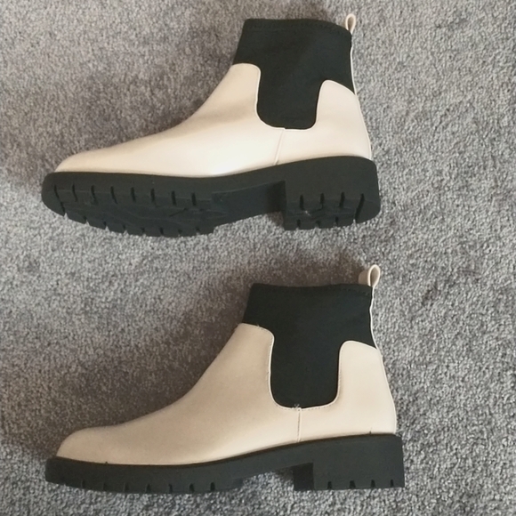 New Ivory/Black Rain Boots by Matisse, Size 10 M - Picture 1 of 5